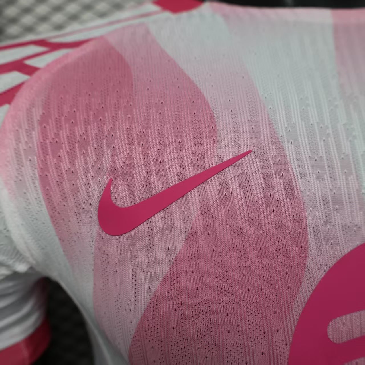 Barcelona 2025/26 Edición Especial Blanca/Rosa Camiseta - Versión Jugador
