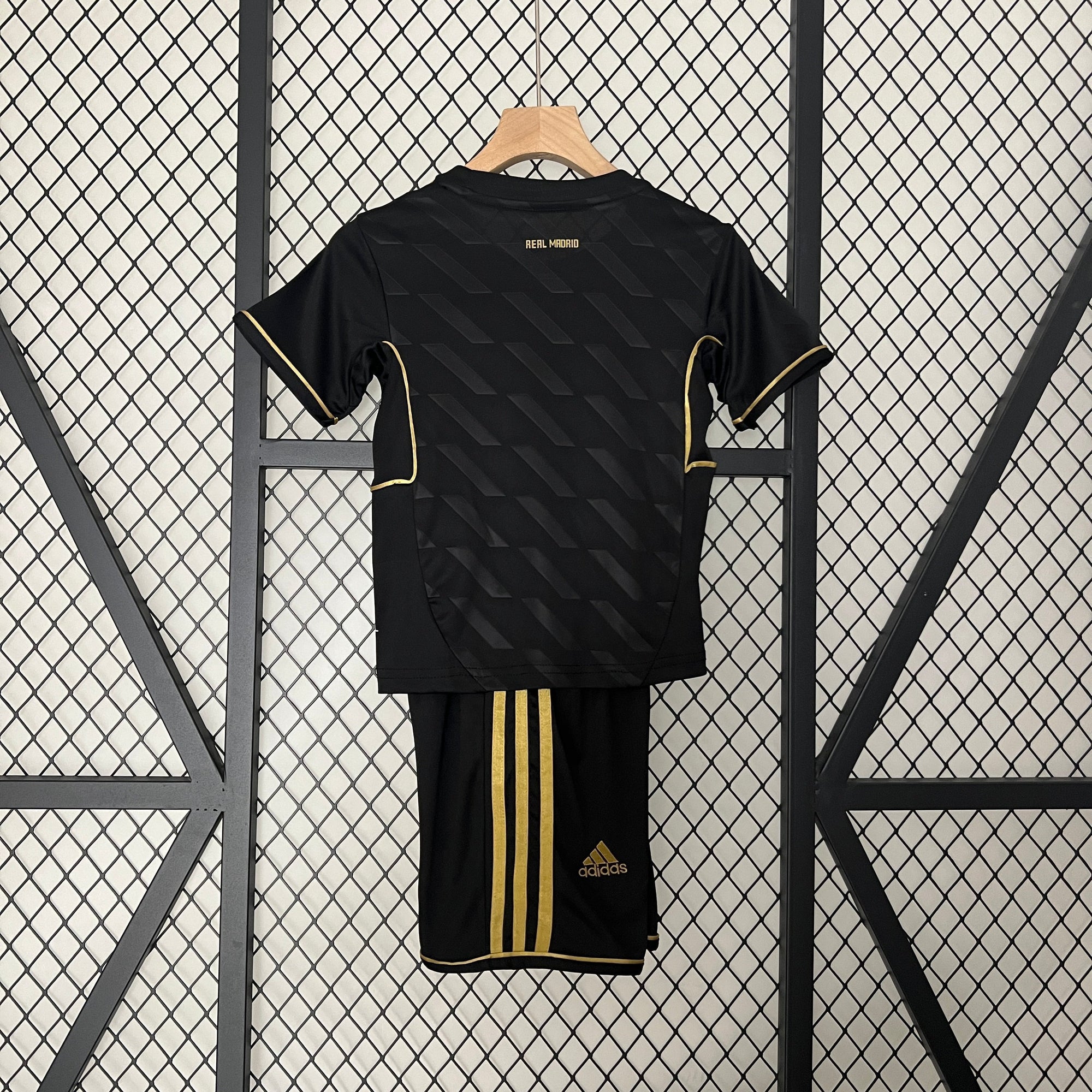 Kit Kids Retro Real Madrid Away Jersey 2011/12